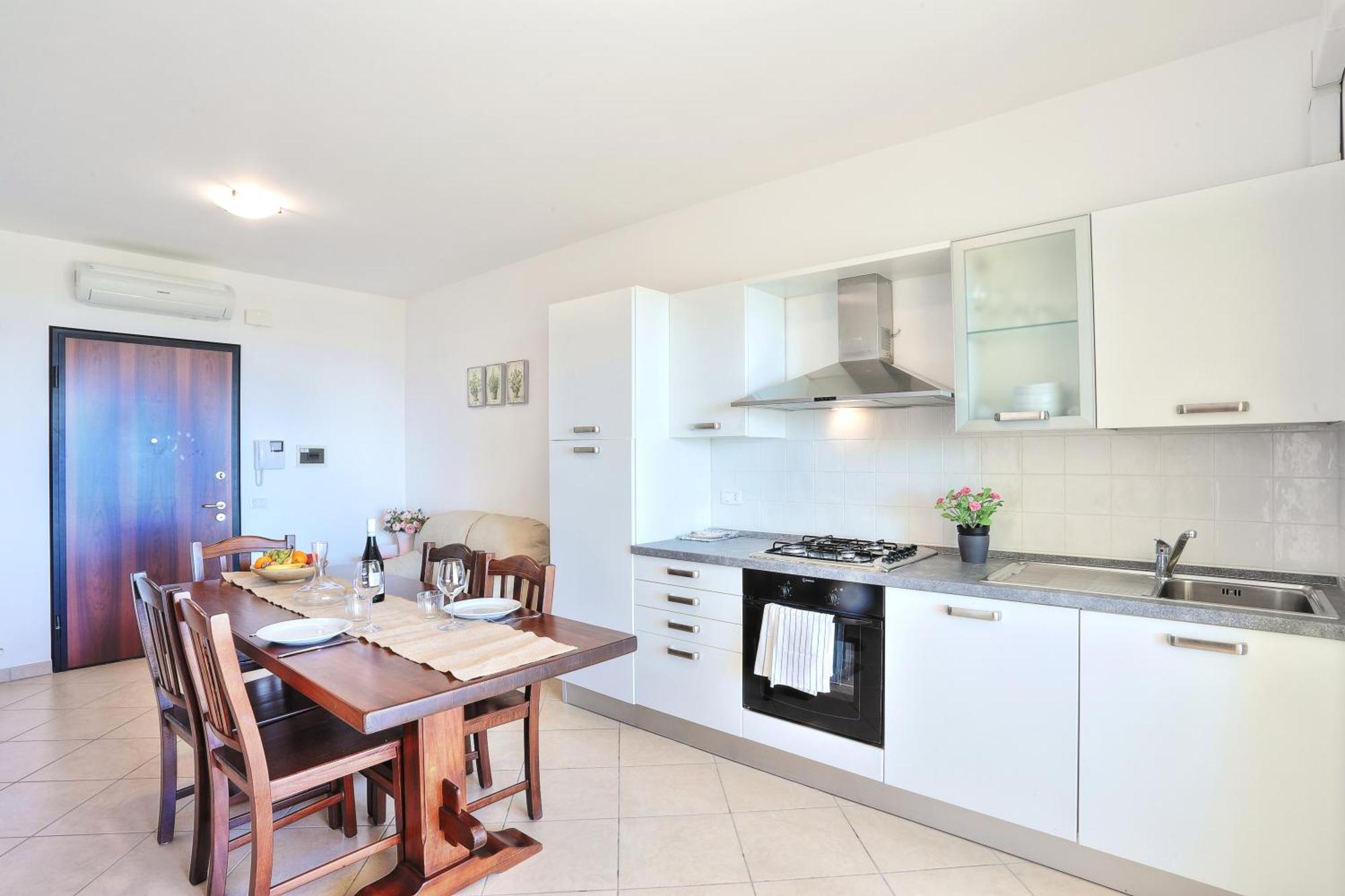 Mazzarosa Apartment *